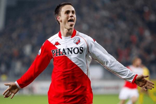 包含荷甲赛后再迎强敌；费耶诺德绝杀压哨；主帅态度——更衣室稳定；阵容厚度经受考验的词条-九游体育app